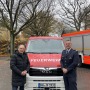 Neuer Kleinbus für die Freiwillige Feuerwehr Schnelsen – mit bezirklichen Sondermitteln gefördert
